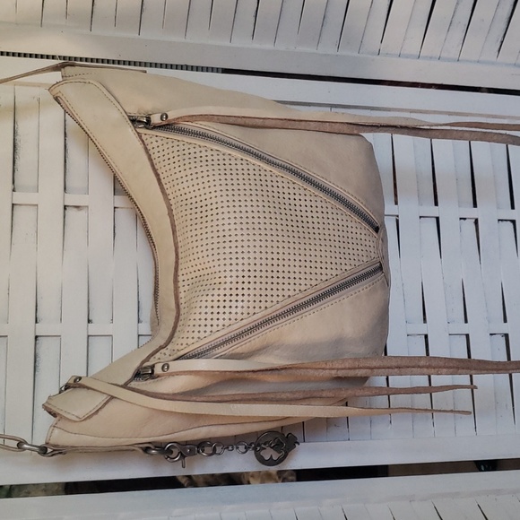 Lucky Brand light beige leather shoulder/ crossbody adjustable strap bag - Picture 2 of 9